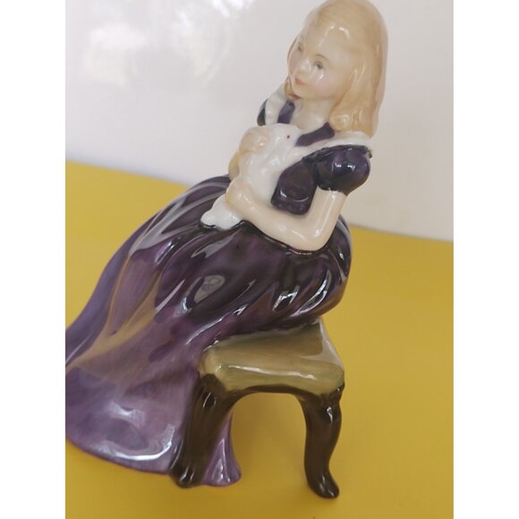 Vintage Royal Doulton Figurine "Affection" HN2238 1964 - Picture 2 of 9